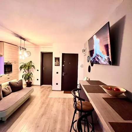 Coresi Bright Apartment